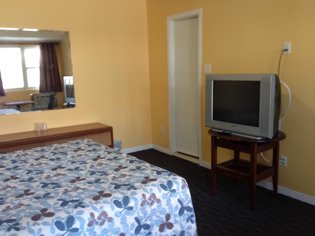 Motel Saint-Jacques Монреал Екстериор снимка