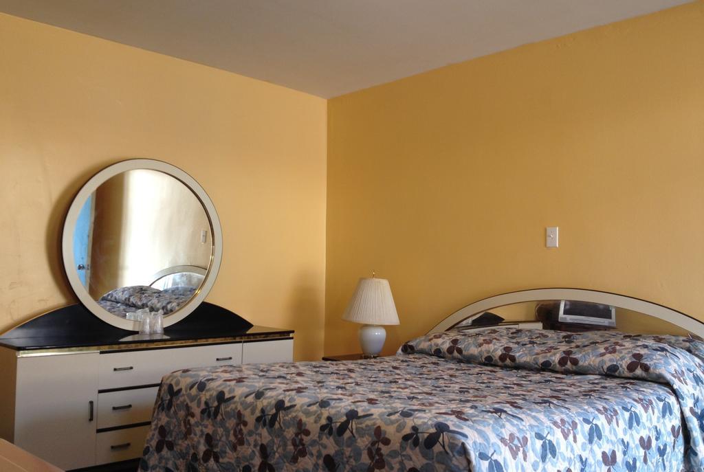 Motel Saint-Jacques Монреал Екстериор снимка