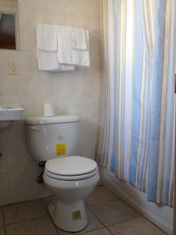 Motel Saint-Jacques Монреал Екстериор снимка