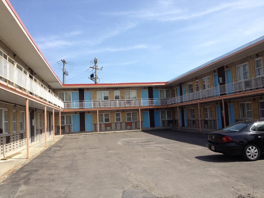 Motel Saint-Jacques Монреал Екстериор снимка