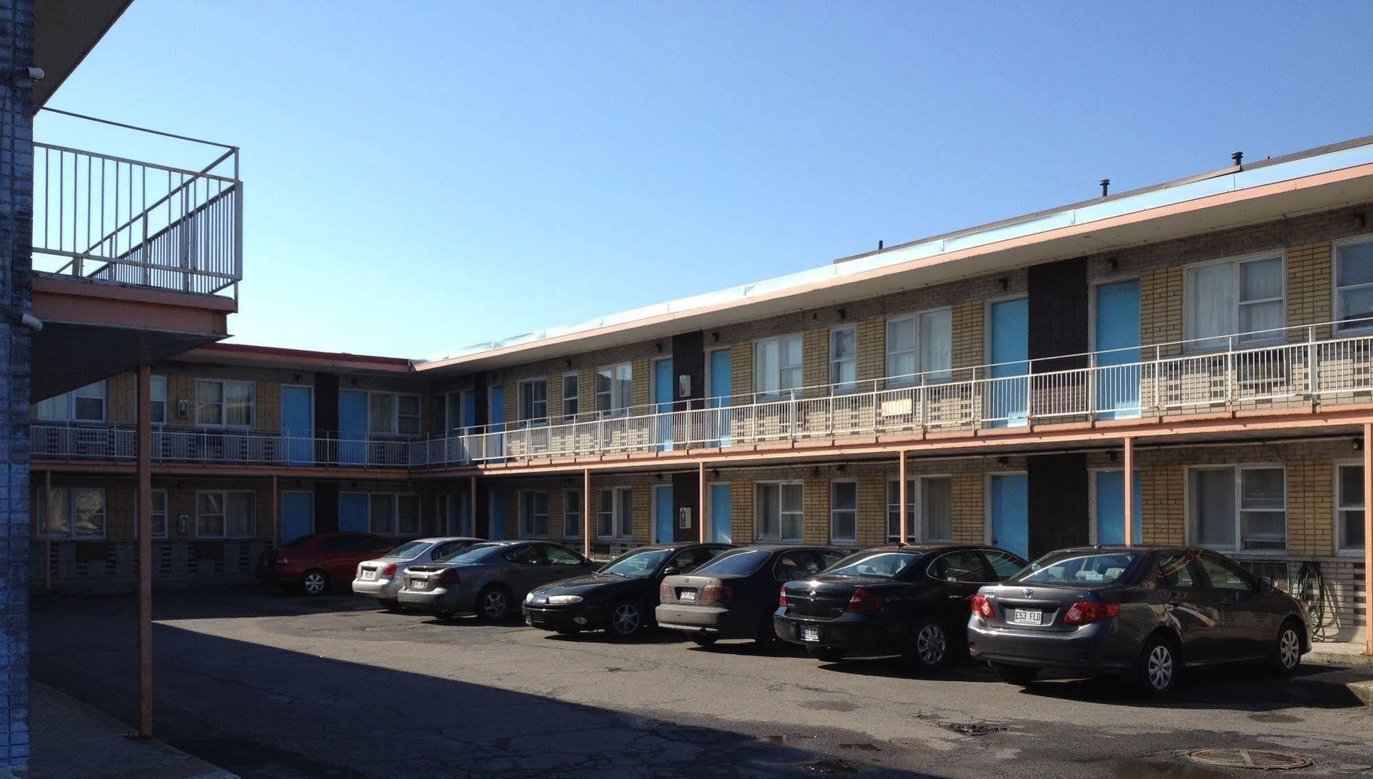 Motel Saint-Jacques Монреал Екстериор снимка